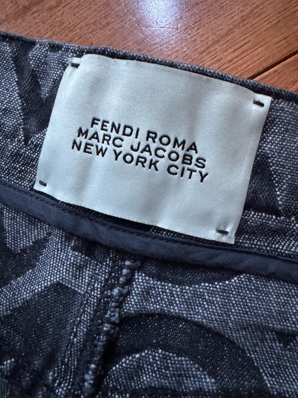 🔥FENDI x Marc Jacobs Collab Wide Leg Graphic Logo Jeans Size IT 38 Waist 26"🔥 - Picture 5 of 12